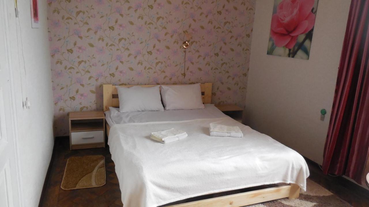 2 Room Apartment Near Opera House Lviv Eksteriør bilde