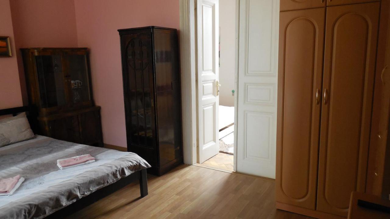 2 Room Apartment Near Opera House Lviv Eksteriør bilde