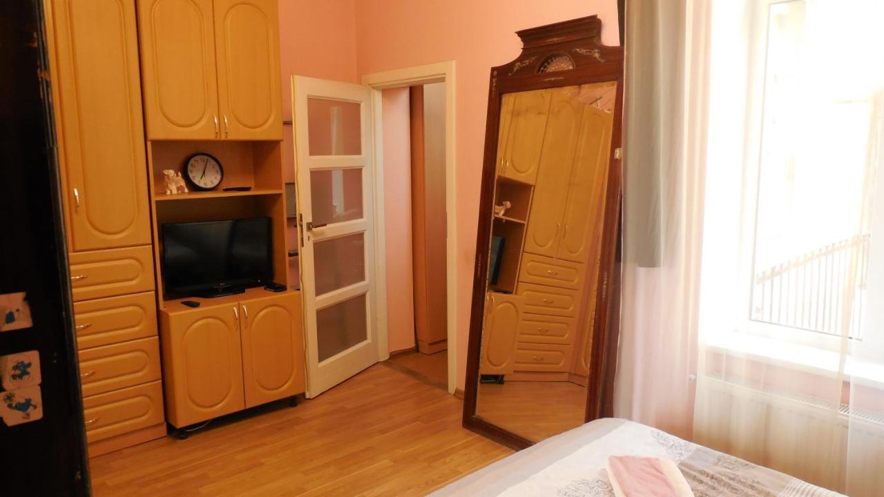 2 Room Apartment Near Opera House Lviv Eksteriør bilde