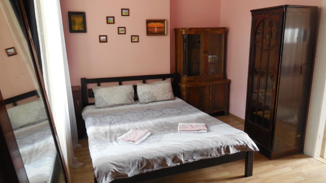2 Room Apartment Near Opera House Lviv Eksteriør bilde