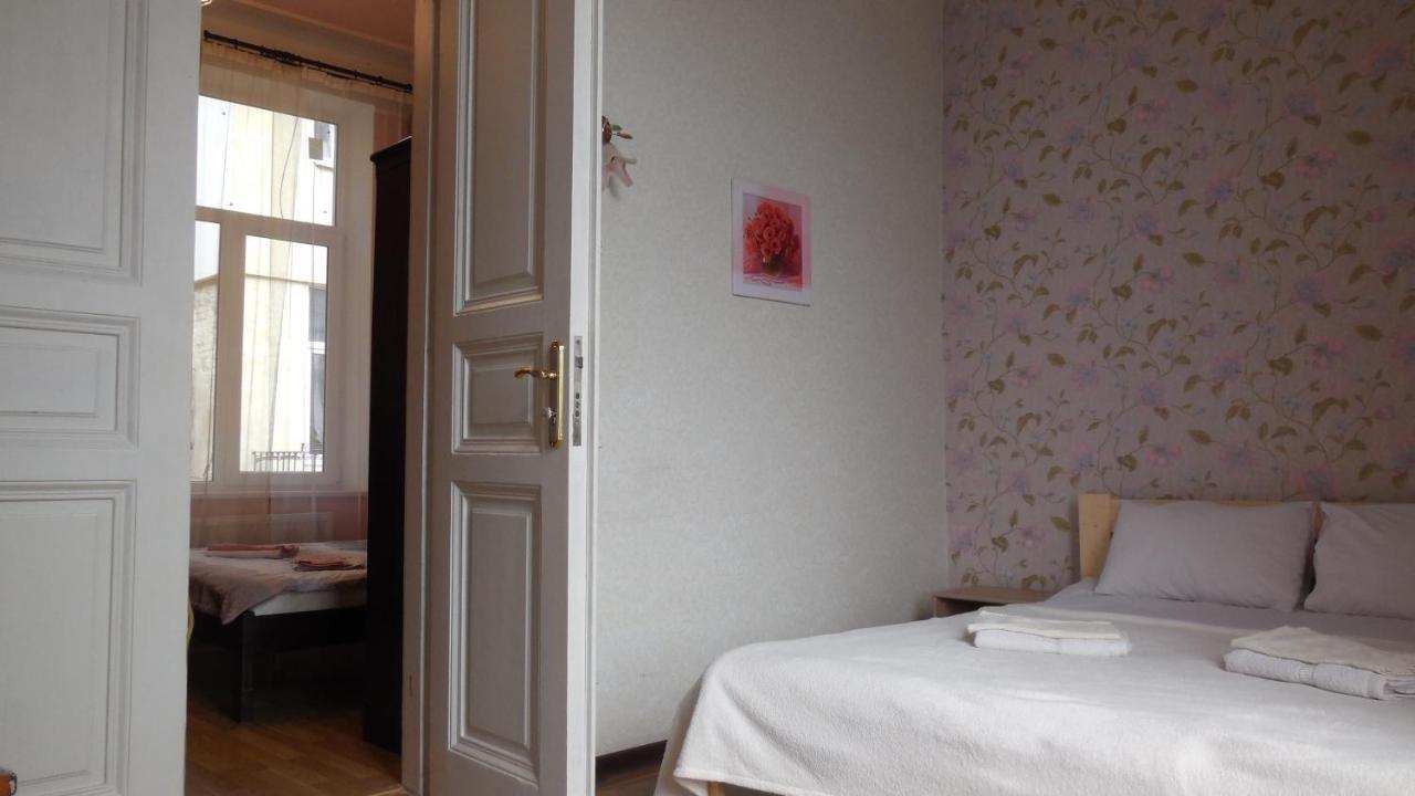 2 Room Apartment Near Opera House Lviv Eksteriør bilde