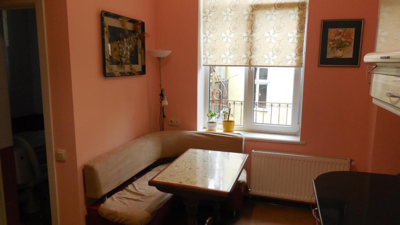 2 Room Apartment Near Opera House Lviv Eksteriør bilde